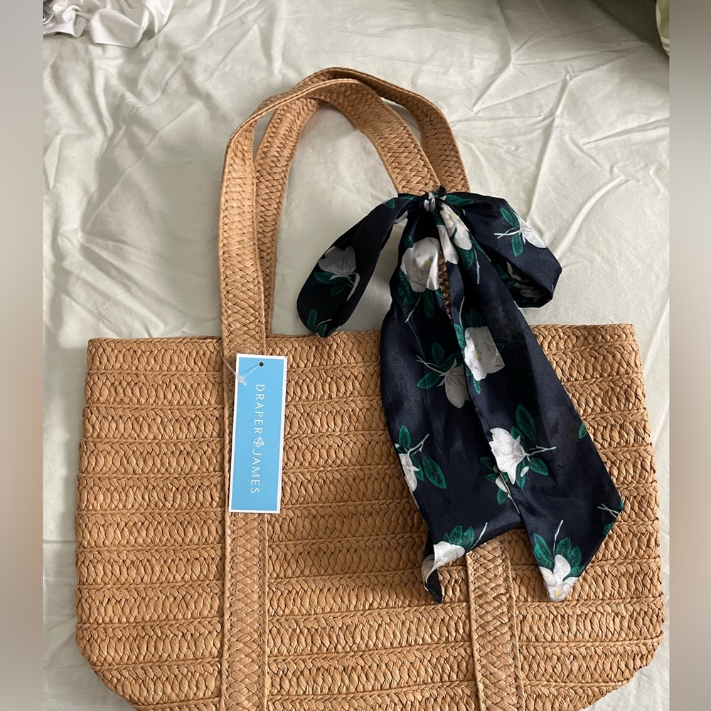 Draper James everyday are bag with floral bow. NWT